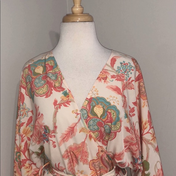 Natori colorful and floral short robe, size M. - Picture 2 of 9